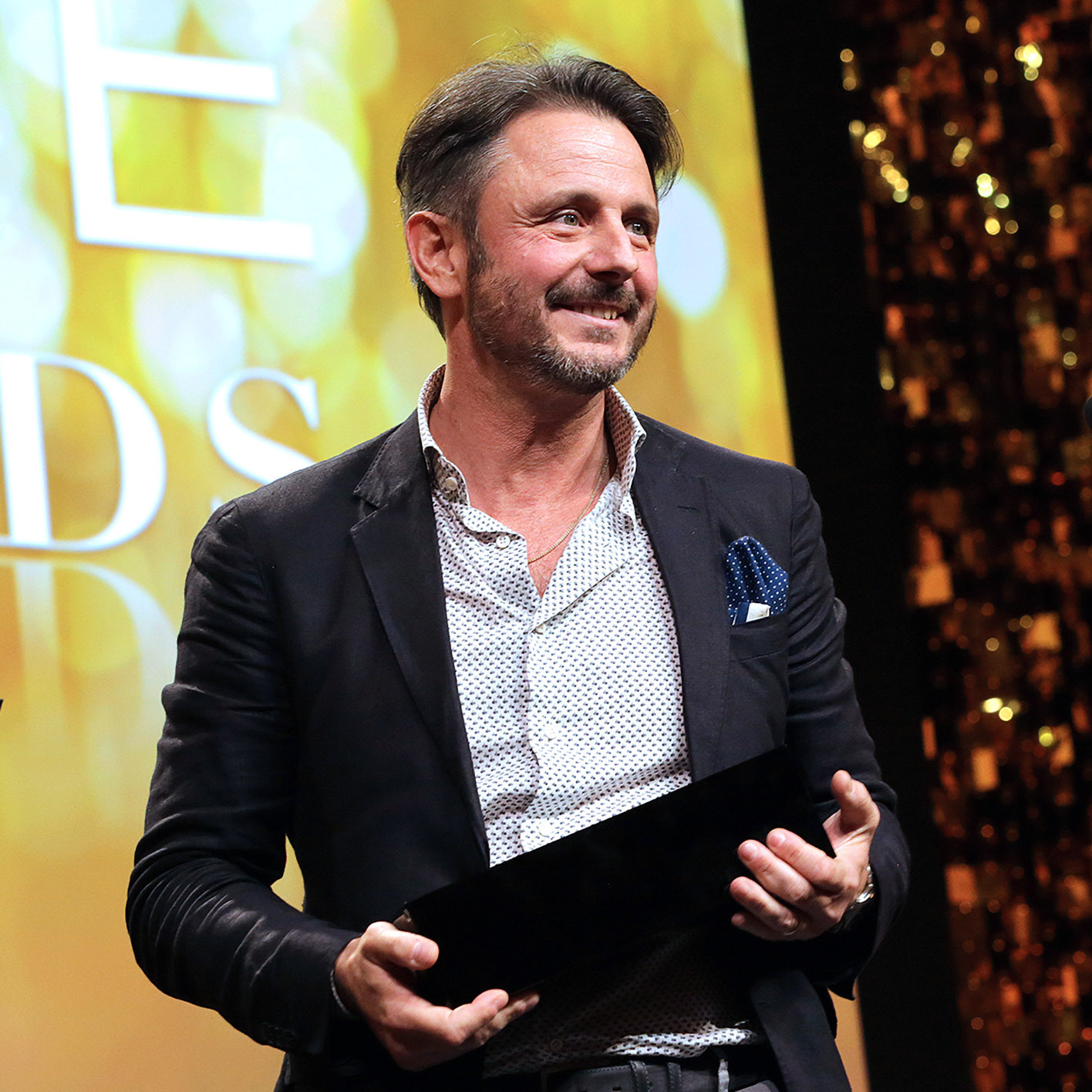 Massimo Gismondi ritira il premio People's Choice Award 2019, sul palco di Las Vegas.